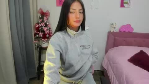SOFIA INDEPENDENT MODEL online show from 12.02.24