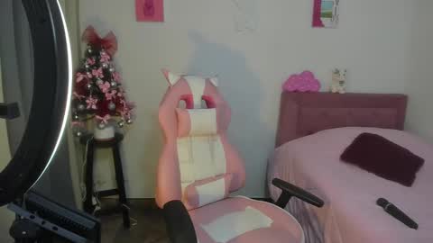 SOFIA INDEPENDENT MODEL online show from 12.03.24