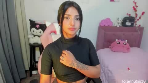 SOFIA INDEPENDENT MODEL online show from 01.17.25