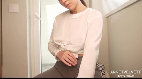 Snapshot of annvelvet chatting on 10.21.25 Anna online show from 10.21.25