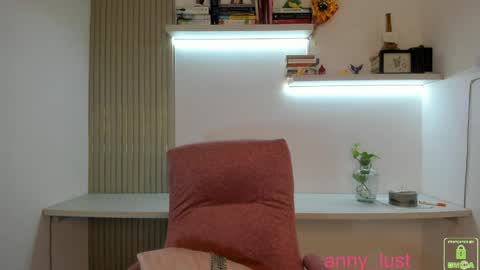 Snapshot of anny_lust chatting on 05.27.26 Issabela online show from 05.27.26