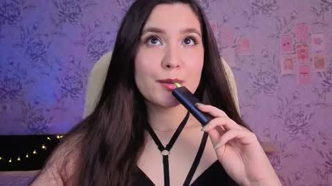 Snapshot of anny_shine chatting on 10.27.25 Annie online show from 10.27.25