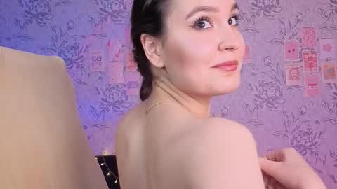 Snapshot of anny_shine chatting on 10.31.25 Annie online show from 10.31.25