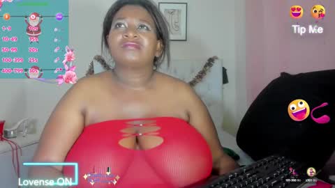 Snapshot of annybigassxxx chatting on 12.19.24 Melani online show from 12.19.24