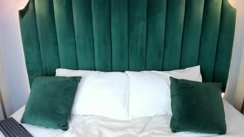 Snapshot of annycolson chatting on 10.24.25 Anny Colson online show from 10.24.25