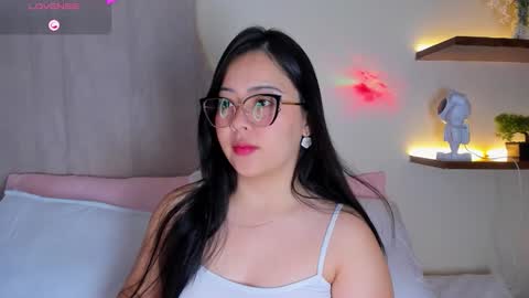 A N N Y E  online show from 11.01.25