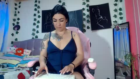 Snapshot of annyevans_ chatting on 02.07.25 online show from 02.07.25