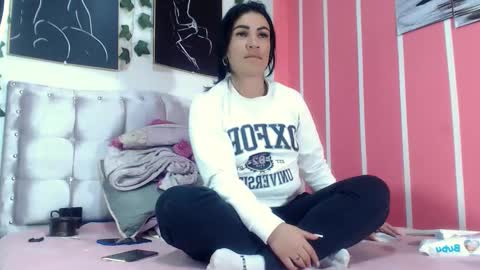 Snapshot of annyevans_ chatting on 02.17.25 online show from 02.17.25