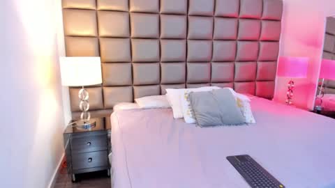 Snapshot of annyhizzle chatting on 01.17.25 online show from 01.17.25