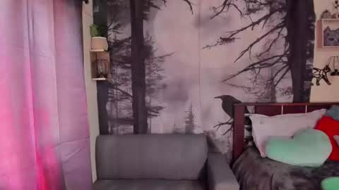 Snapshot of annyluna1 chatting on 12.17.25 Annyluna online show from 12.17.25