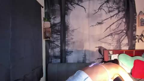 Snapshot of annyluna1 chatting on 12.20.25 Annyluna online show from 12.20.25