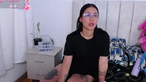 Snapshot of annyroberts_89 chatting on 10.17.25 Anny online show from 10.17.25