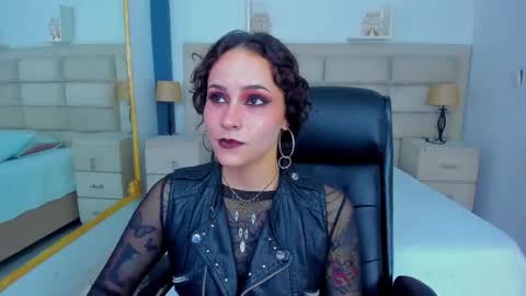 AnnyT online show from 10.10.25