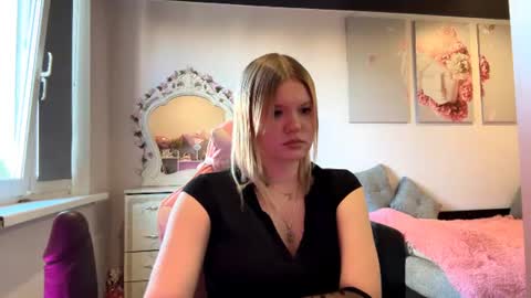 Snapshot of annyvibess chatting on 06.16.26 annyvibess online show from 06.16.26