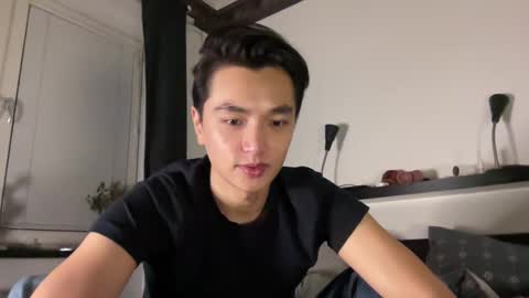 Snapshot of anokibaby chatting on 12.20.24 asiantwinkboy online show from 12.20.24