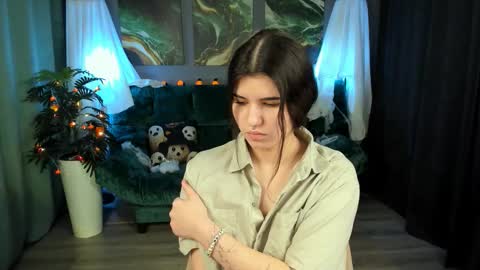 Anora online show from 10.10.25