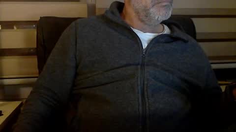 Snapshot of antheris chatting on 10.15.25 antheris online show from 10.15.25