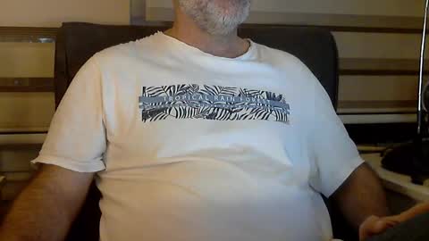 Snapshot of antheris chatting on 10.16.25 antheris online show from 10.16.25