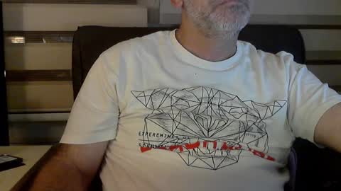 Snapshot of antheris chatting on 10.24.25 antheris online show from 10.24.25