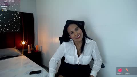 Anthonelaa   online show from 01.16.25