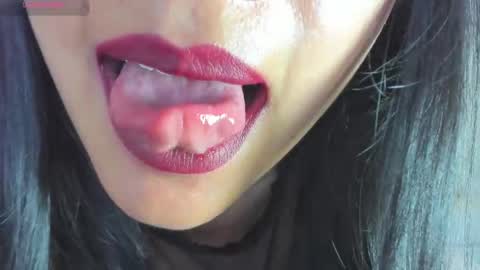 Antonella online show from 10.10.25