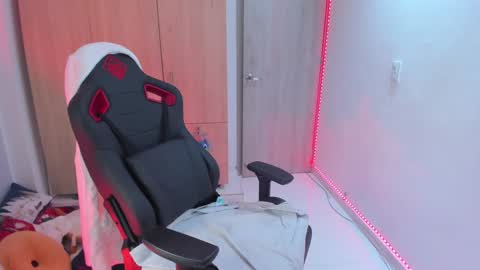 Snapshot of anto_sweet18 chatting on 01.11.25 My birthday is on december 2nd surprise me with a gift from my amazonlist online show from 01.11.25