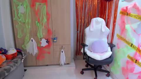 Snapshot of anto_sweet18 chatting on 10.26.25 My birthday is on december 2nd surprise me with a gift from my amazonlist online show from 10.26.25