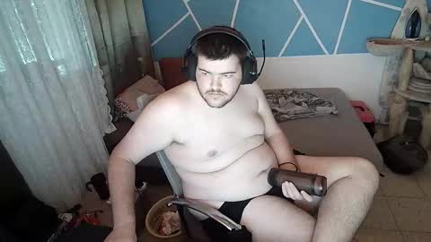 Snapshot of anton32556 chatting on 11.25.25 i love jeans and boots squirt online show from 11.25.25