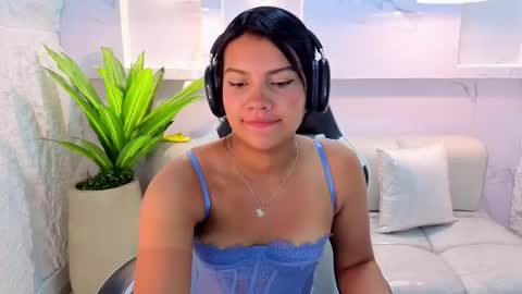 Antonela online show from 09.20.25