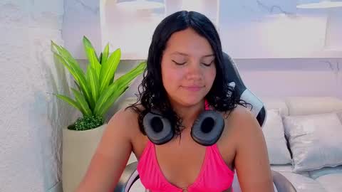 Snapshot of antonela_tp chatting on 09.25.25 Antonela online show from 09.25.25