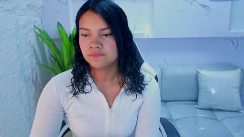 Snapshot of antonela_tp chatting on 09.29.25 Antonela online show from 09.29.25