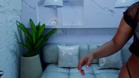 Snapshot of antonela_tp chatting on 09.30.25 Antonela online show from 09.30.25