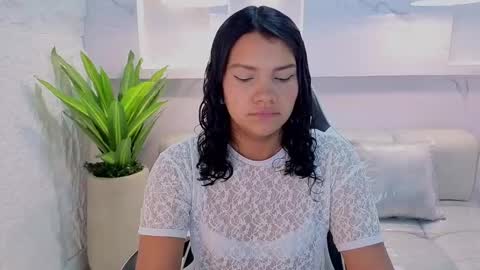 Snapshot of antonela_tp chatting on 10.01.25 Antonela online show from 10.01.25