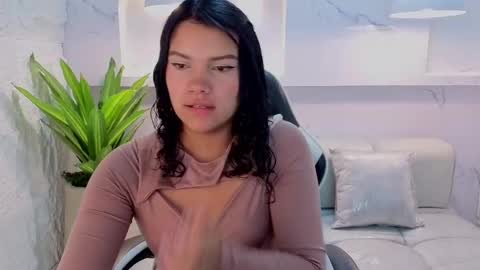 Snapshot of antonela_tp chatting on 10.02.25 Antonela online show from 10.02.25