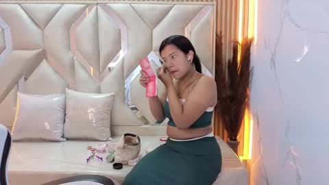 Snapshot of antonela_tp chatting on 10.29.25 Antonela online show from 10.29.25