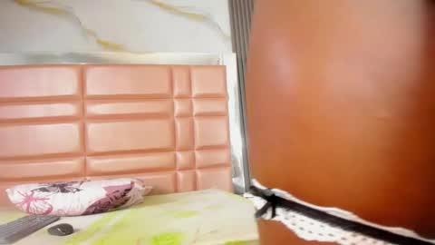 Snapshot of antonelasexx chatting on 10.25.25 antonelasexx online show from 10.25.25