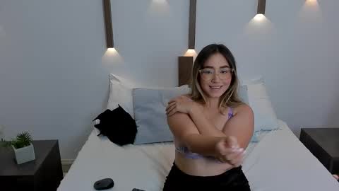 Snapshot of antonella_cutie_ chatting on 01.13.25 A N T O N E L L A online show from 01.13.25