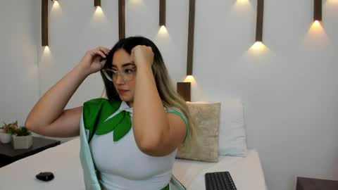 Snapshot of antonella_cutie_ chatting on 01.16.25 A N T O N E L L A online show from 01.16.25