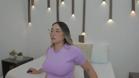 Snapshot of antonella_cutie_ chatting on 01.17.25 A N T O N E L L A online show from 01.17.25