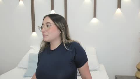 Snapshot of antonella_cutie_ chatting on 01.20.25 A N T O N E L L A online show from 01.20.25