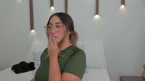 Snapshot of antonella_cutie_ chatting on 01.21.25 A N T O N E L L A online show from 01.21.25