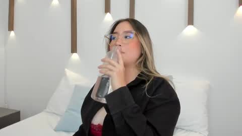 Snapshot of antonella_cutie_ chatting on 01.23.25 A N T O N E L L A online show from 01.23.25