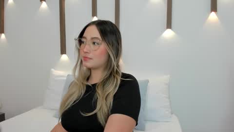 Snapshot of antonella_cutie_ chatting on 01.24.25 A N T O N E L L A online show from 01.24.25