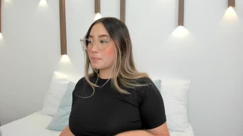 Snapshot of antonella_cutie_ chatting on 01.24.25 A N T O N E L L A online show from 01.24.25