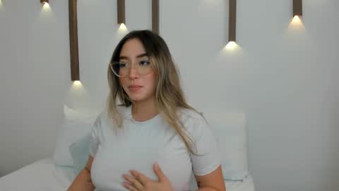 Snapshot of antonella_cutie_ chatting on 01.25.25 A N T O N E L L A online show from 01.25.25