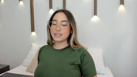 Snapshot of antonella_cutie_ chatting on 01.31.25 A N T O N E L L A online show from 01.31.25