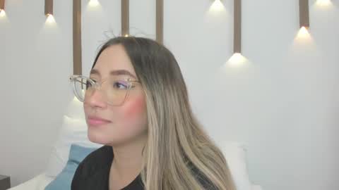 Snapshot of antonella_cutie_ chatting on 02.04.25 A N T O N E L L A online show from 02.04.25