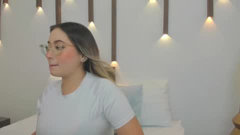 Snapshot of antonella_cutie_ chatting on 02.05.25 A N T O N E L L A online show from 02.05.25