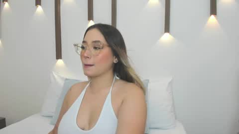 Snapshot of antonella_cutie_ chatting on 02.06.25 A N T O N E L L A online show from 02.06.25