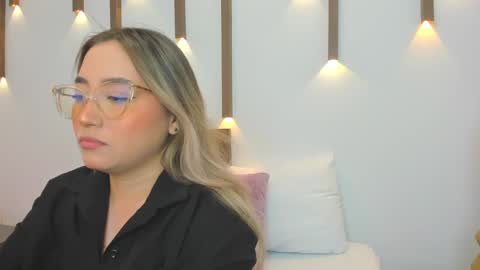 Snapshot of antonella_cutie_ chatting on 02.15.25 A N T O N E L L A online show from 02.15.25